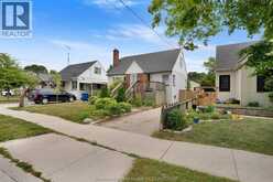 12 McKinnon DRIVE | Chatham Ontario | Slide Image Two