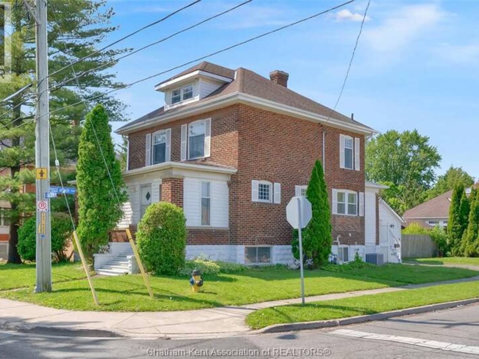448 Queen STREET, Chatham, Ontario N7M 2J3