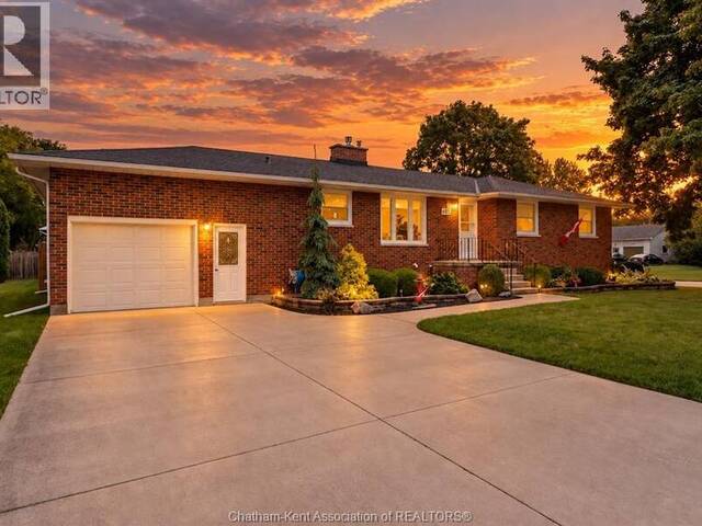 681 CENTENNIAL STREET Plympton-Wyoming Ontario, N0N 1T0 - 4 Bedrooms Home For Sale