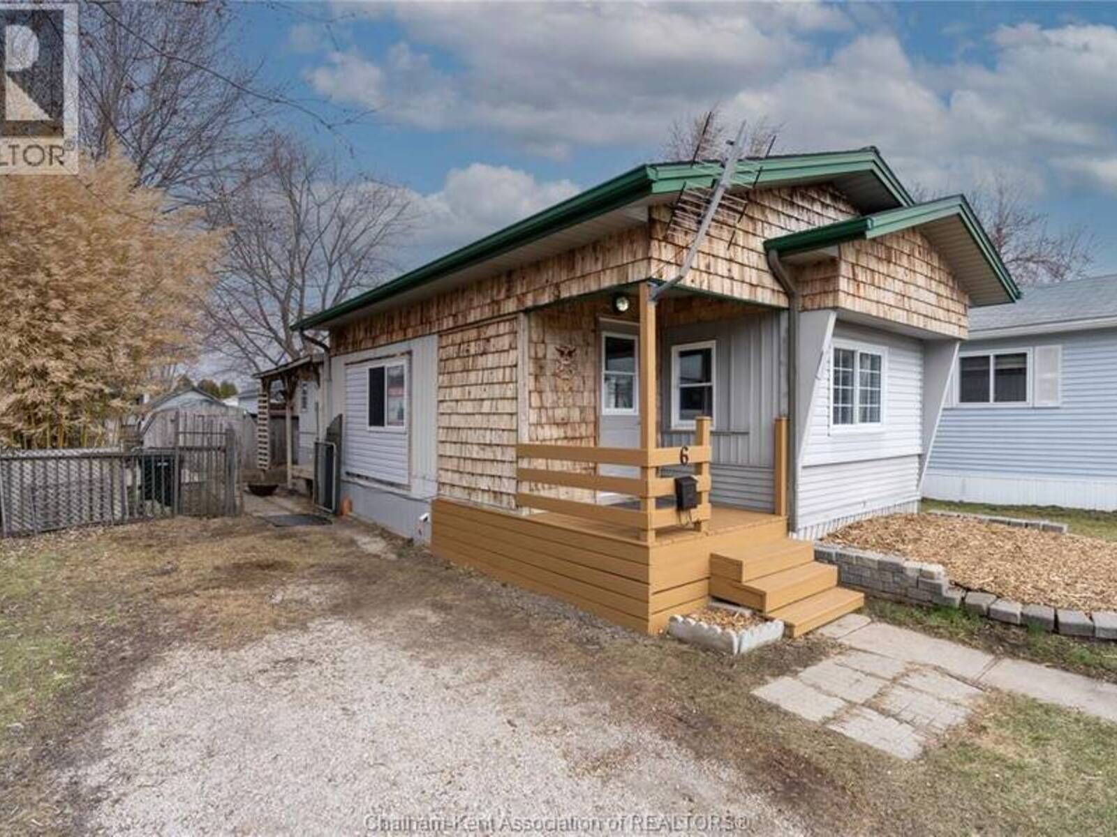 6 Maple DRIVE, Essex, Ontario N0R 1J0