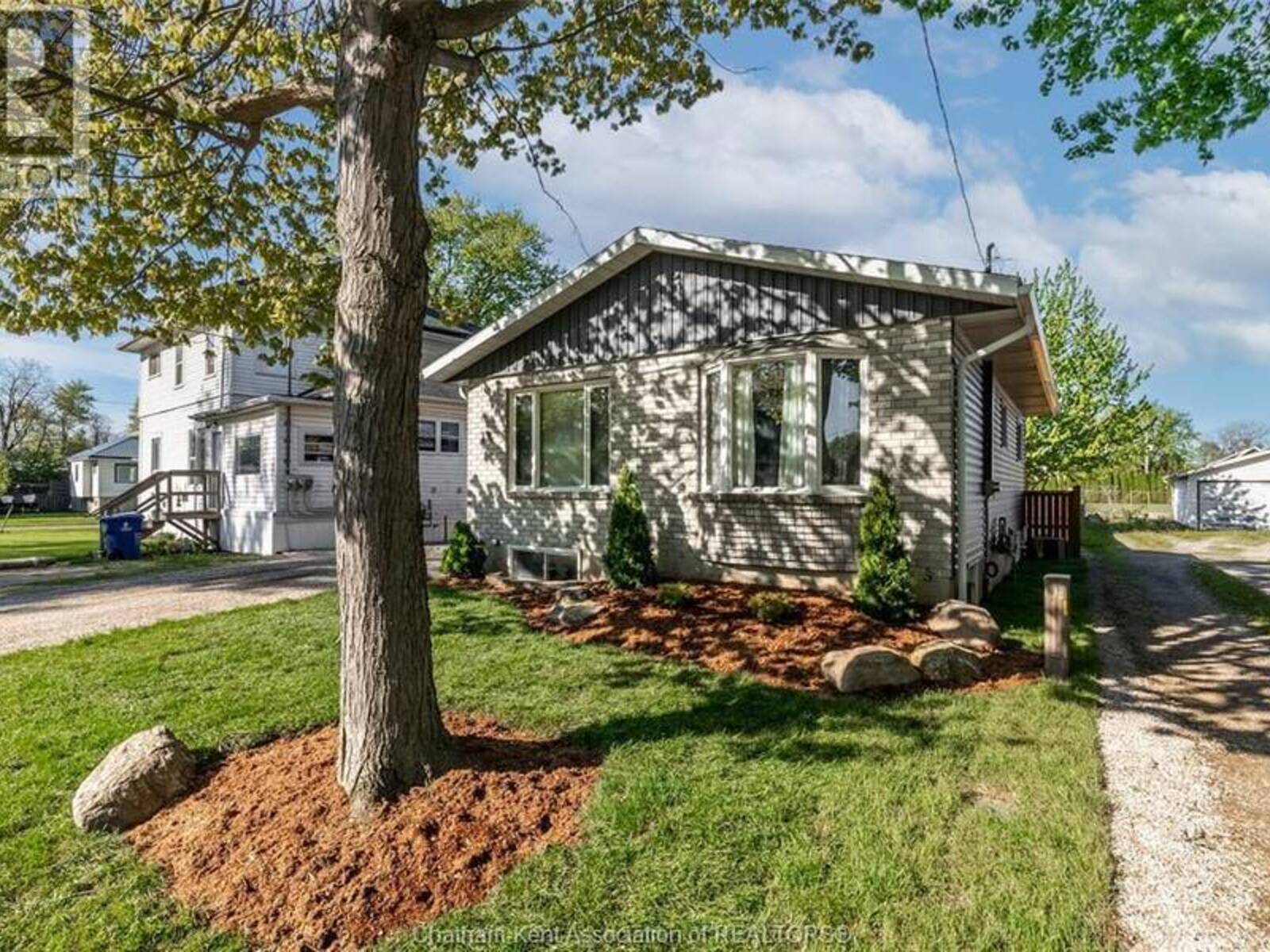 12 LANSDOWNE AVENUE, Chatham, Ontario N7M 4J3