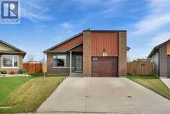 62 MOONSTONE CRESCENT | Chatham Ontario | Slide Image Two