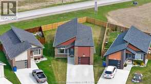 62 MOONSTONE CRESCENT | Chatham Ontario | Slide Image Three