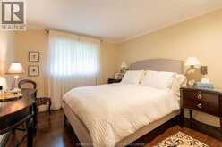 19 Glengarry CRESCENT | Chatham Ontario | Slide Image Sixteen