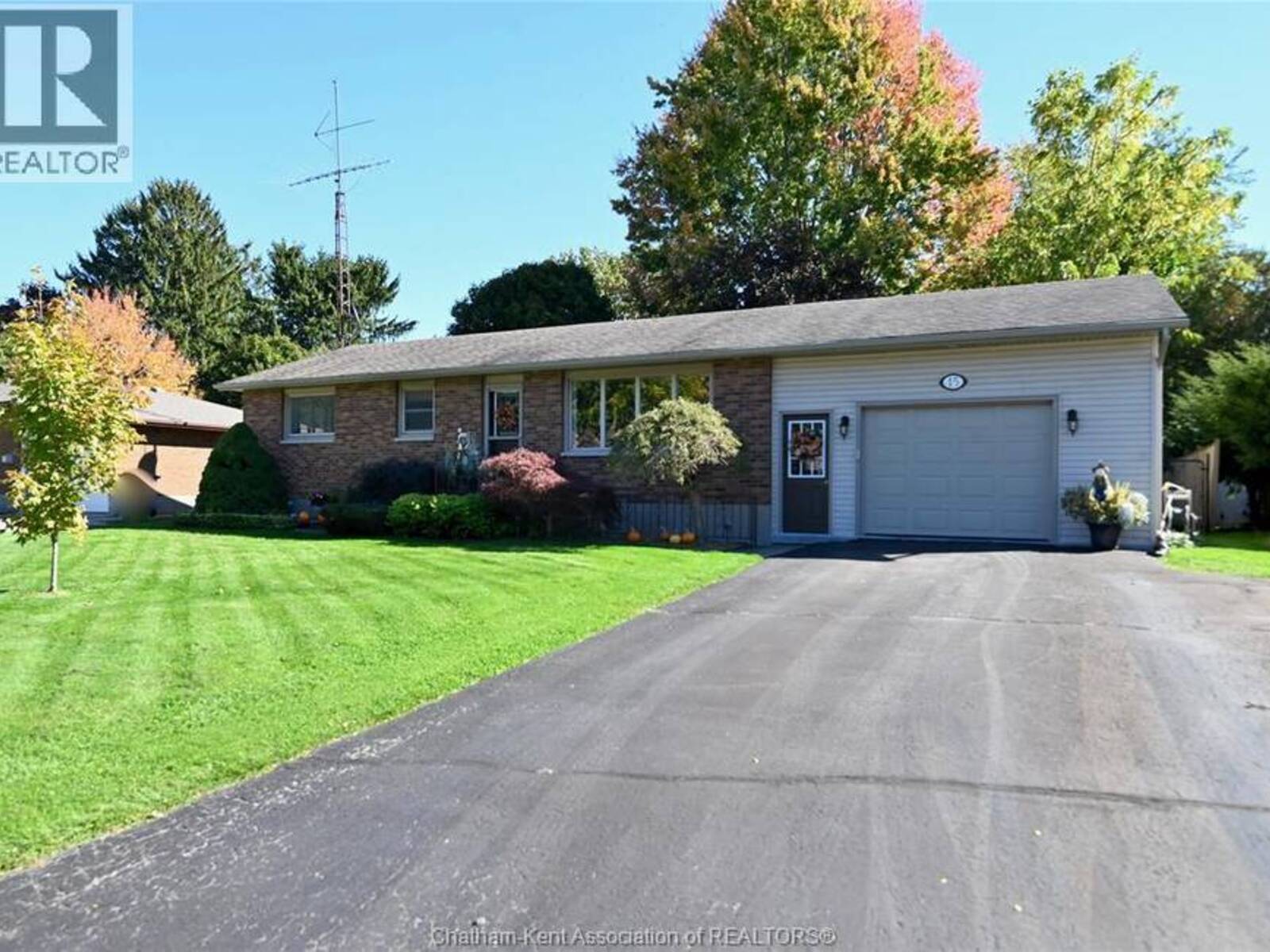 15 HILLSDALE AVENUE, Chatham-Kent, Ontario N0P 2C0