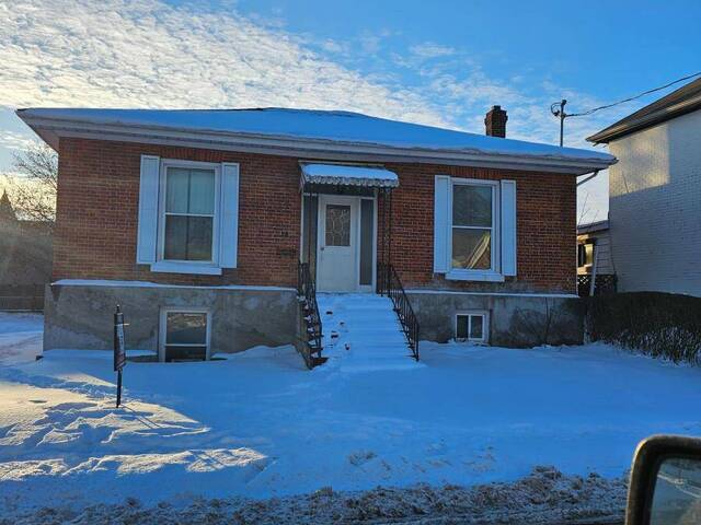 18 CHAPEL STREET Woodstock Ontario, N4S 3R1 - 2 Bedrooms Home For Sale