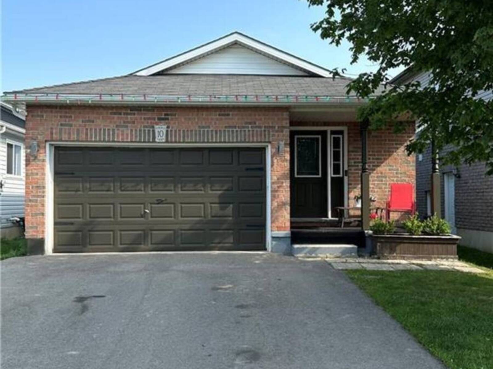 10 LANGRELL Avenue, Tillsonburg, Ontario N4G 5X8