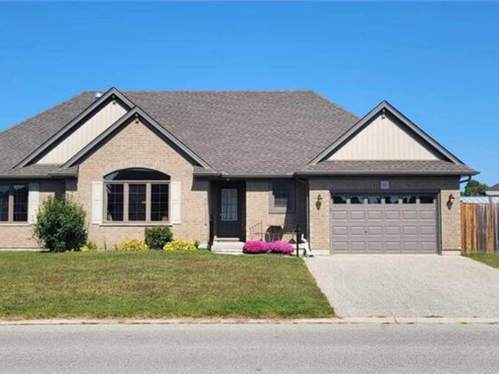 160 GLENDALE Drive, Tillsonburg, Ontario N4G 0G3