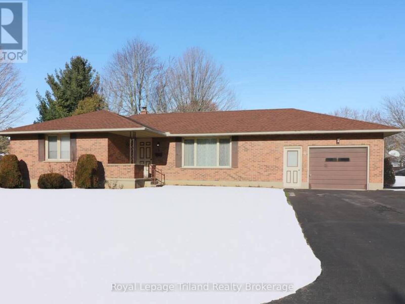 4 SEGAL DRIVE, Tillsonburg, Ontario N4G 4T8