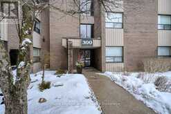 319 - 300 EVERGLADE CRESCENT W | London Ontario | Slide Image Three