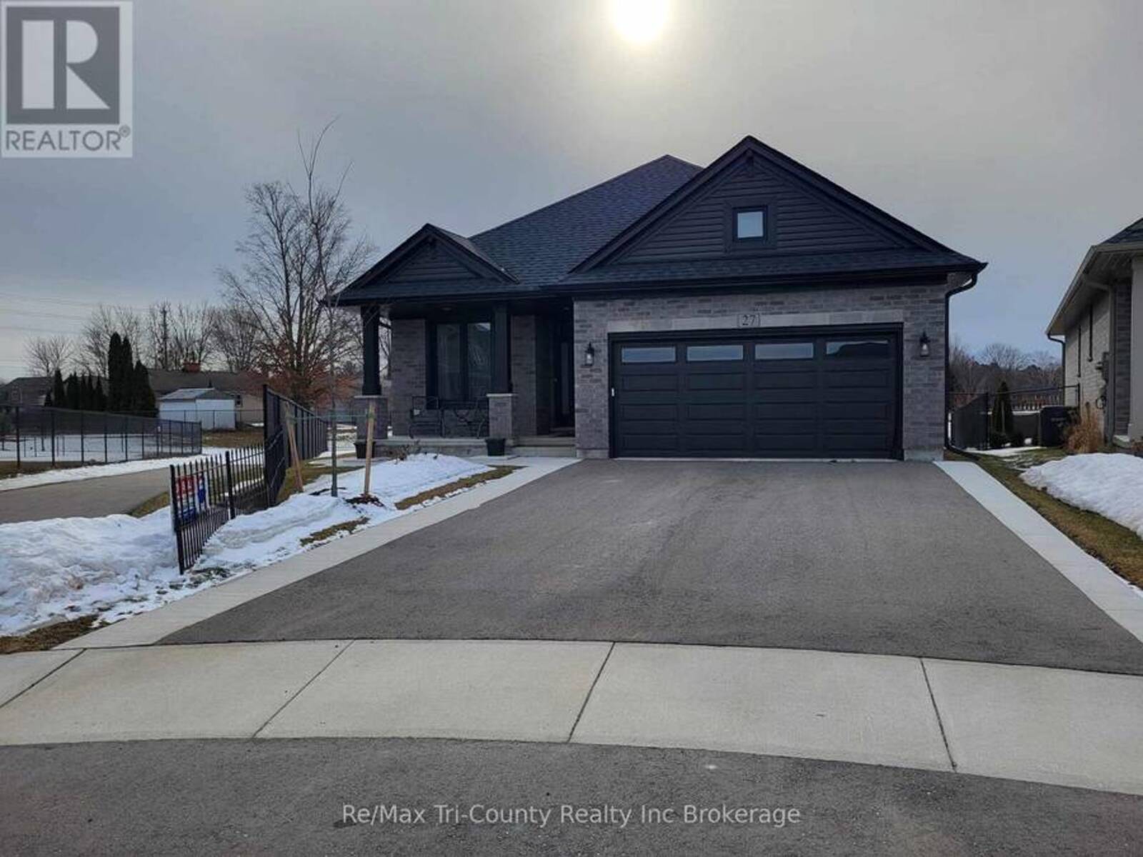 27 KEBA CRESCENT E, Tillsonburg, Ontario N4G 0K6