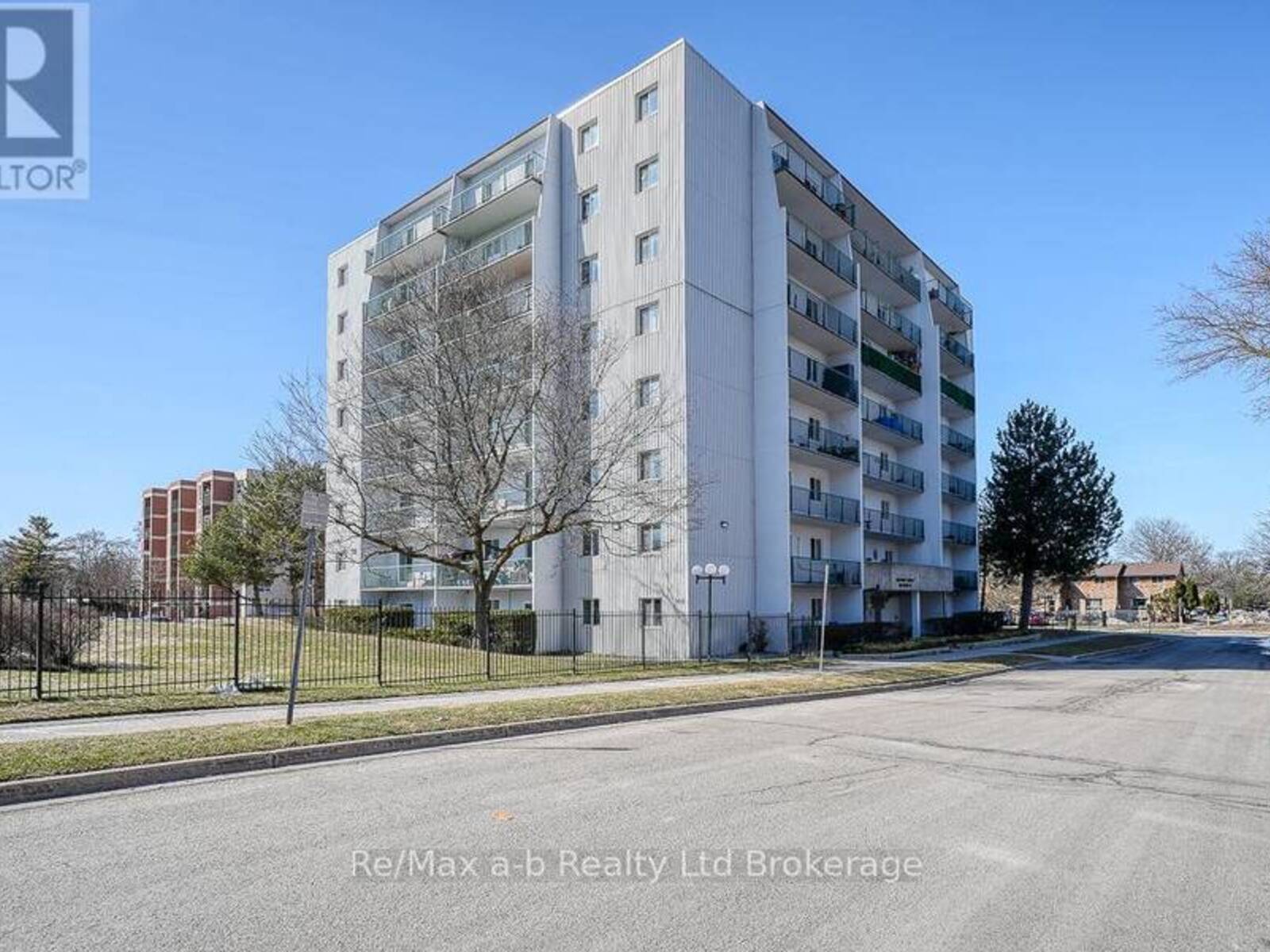 809 - 986 HURON STREET, London, Ontario N5Y 5E4