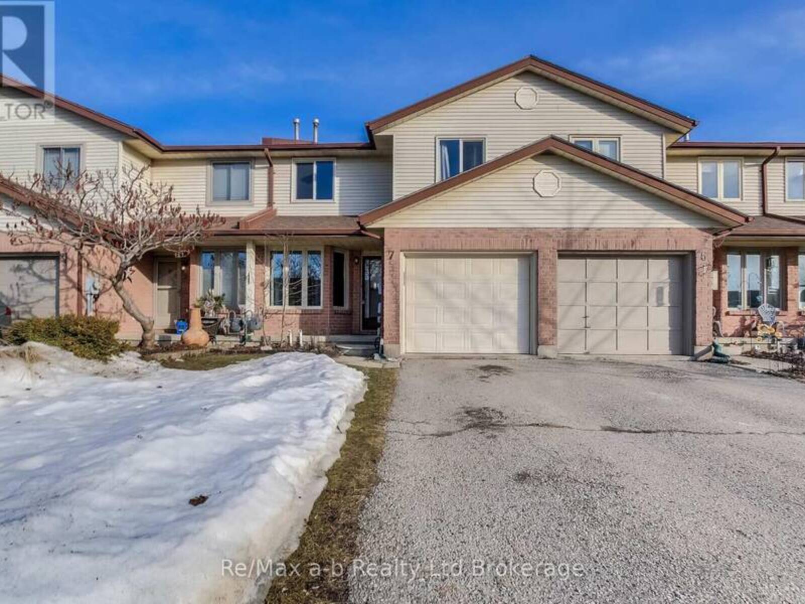 7 CONESTOGA ROAD, Woodstock, Ontario N4T 1H7