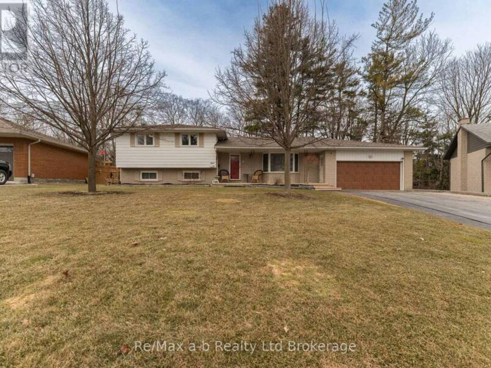 4 BURDOCK COURT, Tillsonburg, Ontario N4G 2P8