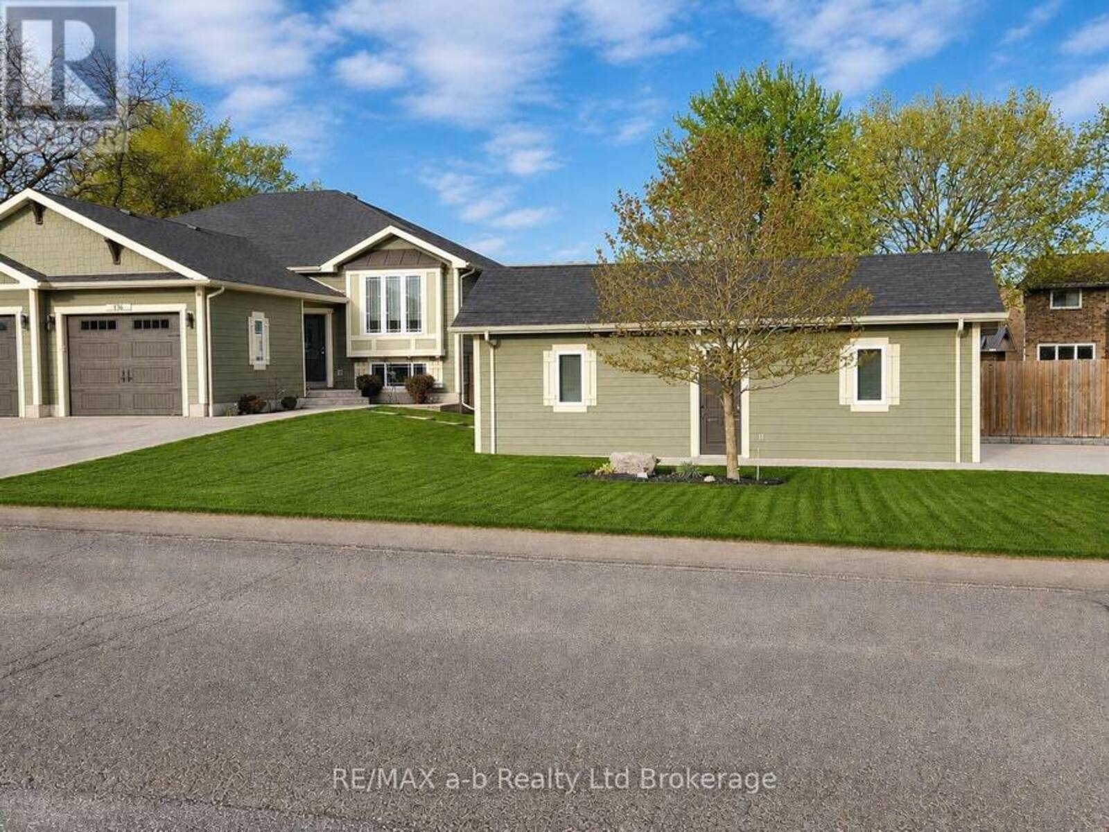136 MAPLE LANE, Tillsonburg, Ontario N4G 2Y9
