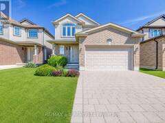 712 BLACKACRES BOULEVARD London Ontario, N6G 0J1