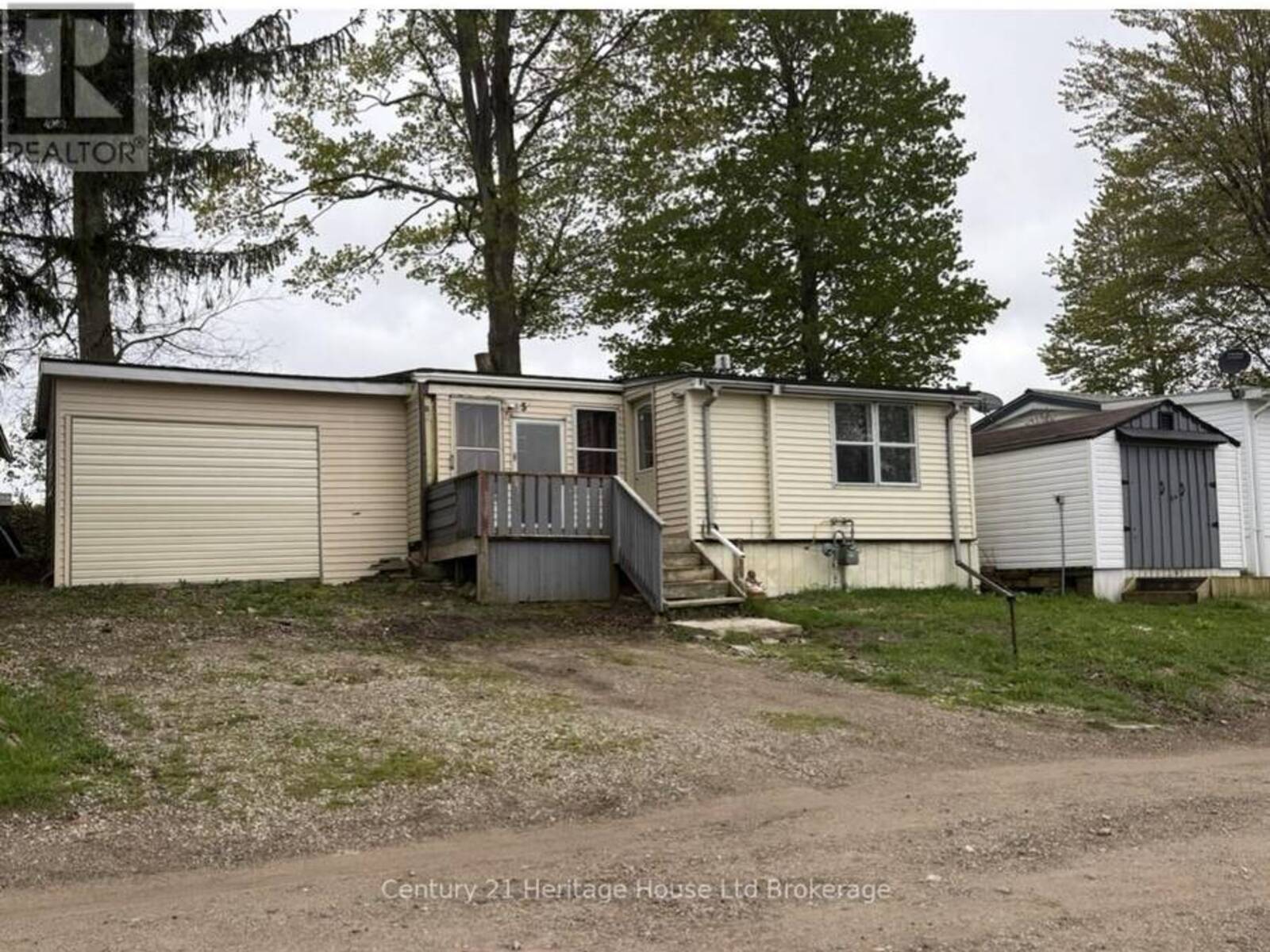 5 HILLCREST - 596101 OXFORD 59 HIGHWAY, Woodstock, Ontario N4S 7W1