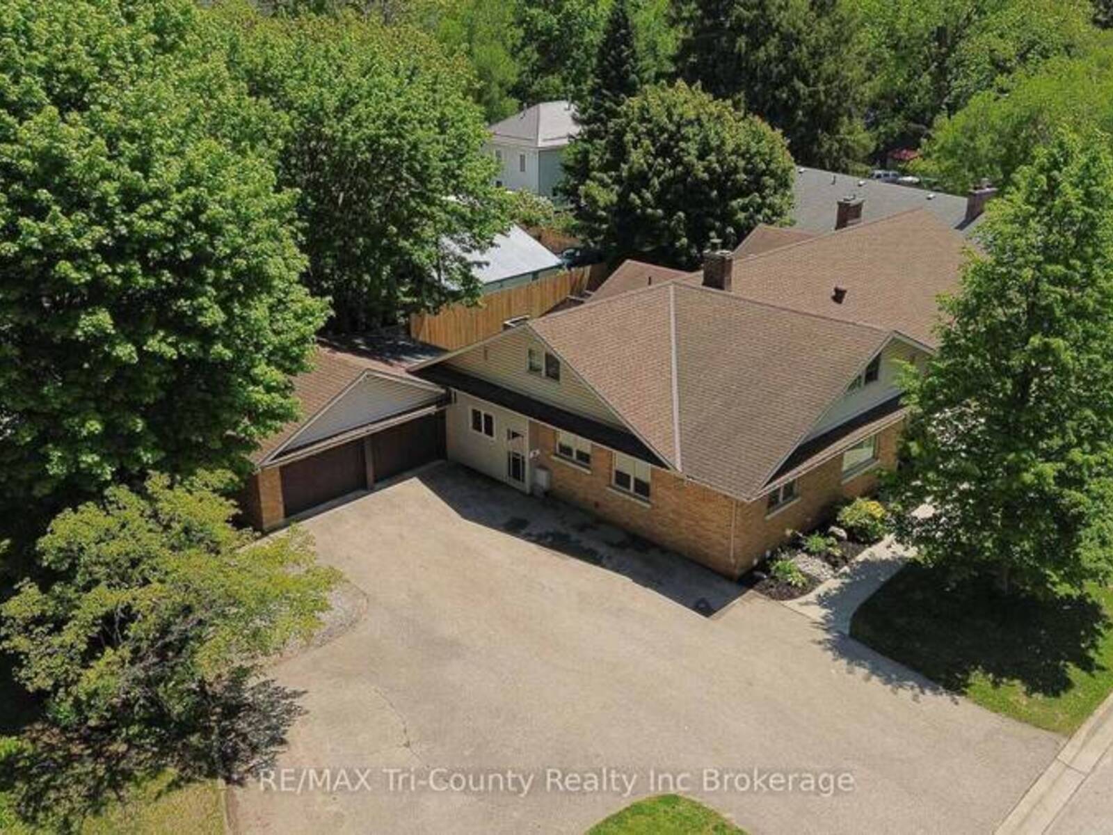 16 DELEVAN CRESCENT, Tillsonburg, Ontario N4G 3M7