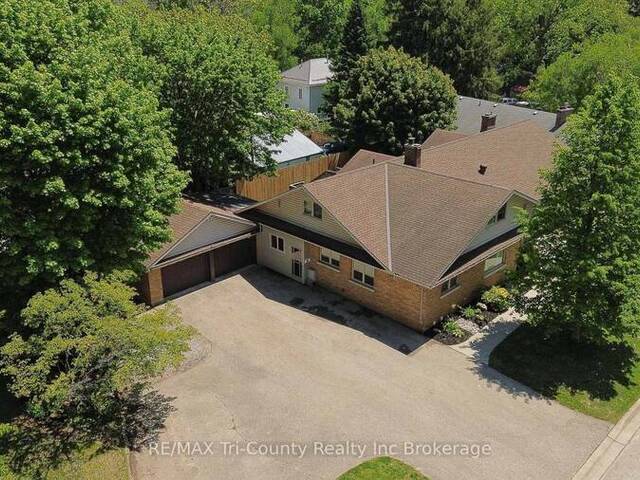 16 DELEVAN CRESCENT Tillsonburg Ontario, N4G 3M7 - 6 Bedrooms Home For Sale
