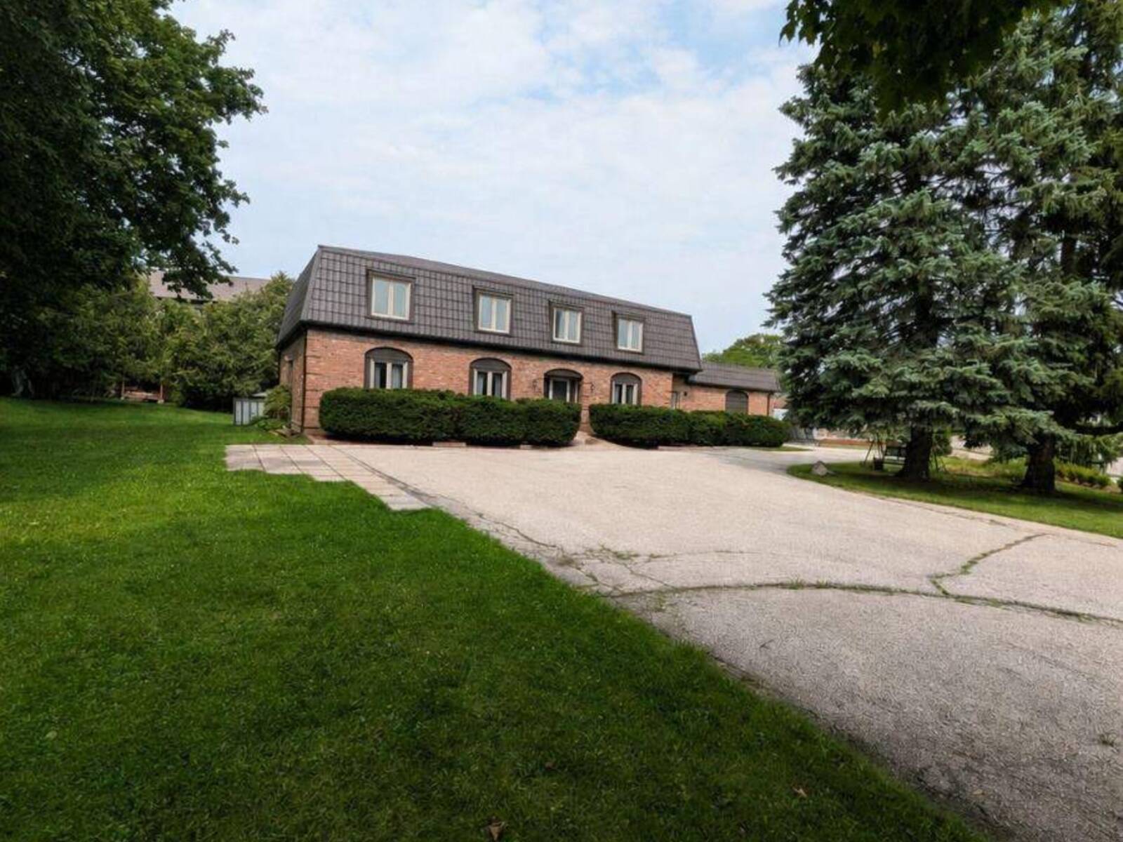9 WOODCOCK DRIVE, Tillsonburg, Ontario N4G 4L7