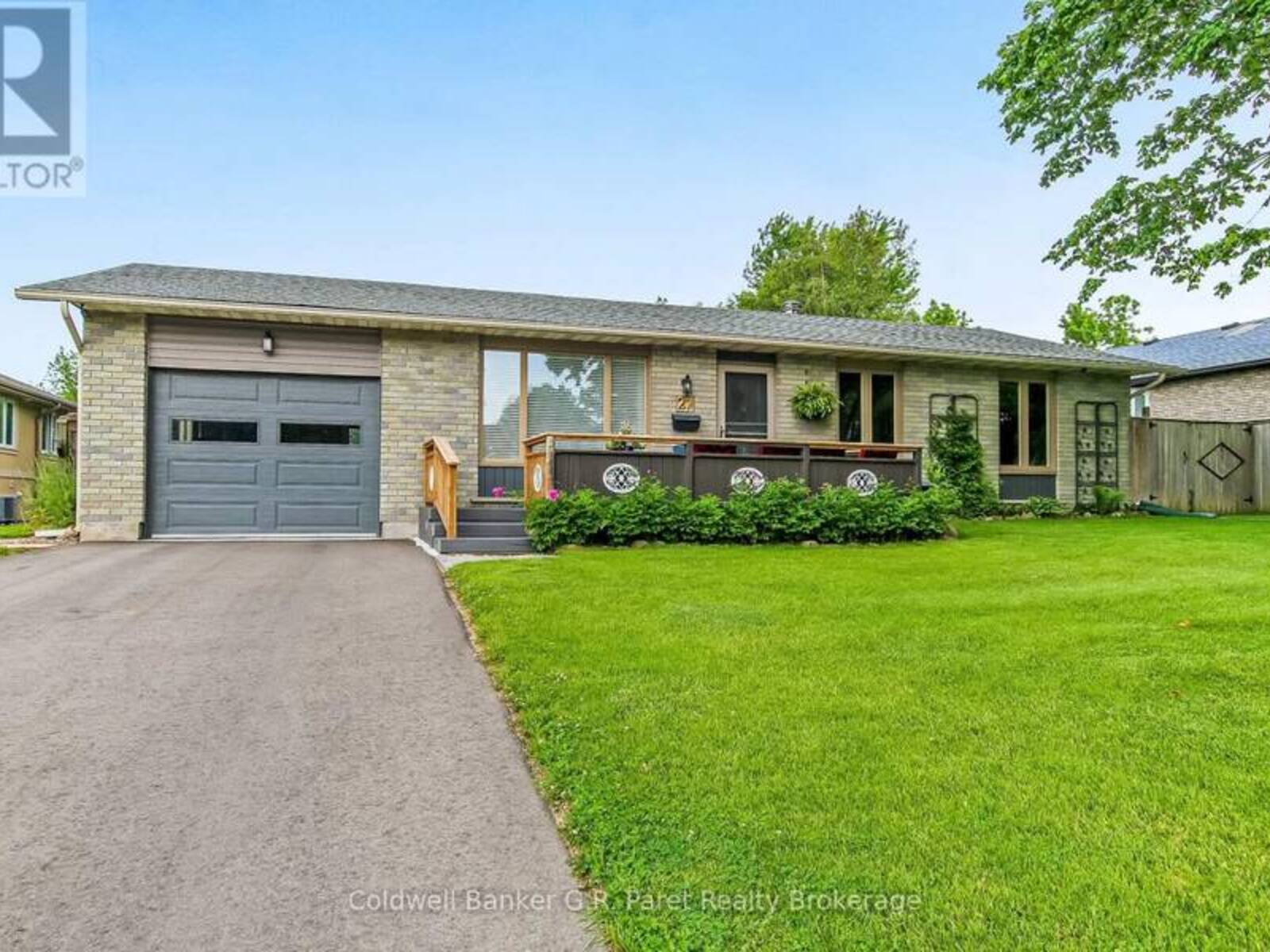 27 WOODCOCK DRIVE, Tillsonburg, Ontario N4G 4M3