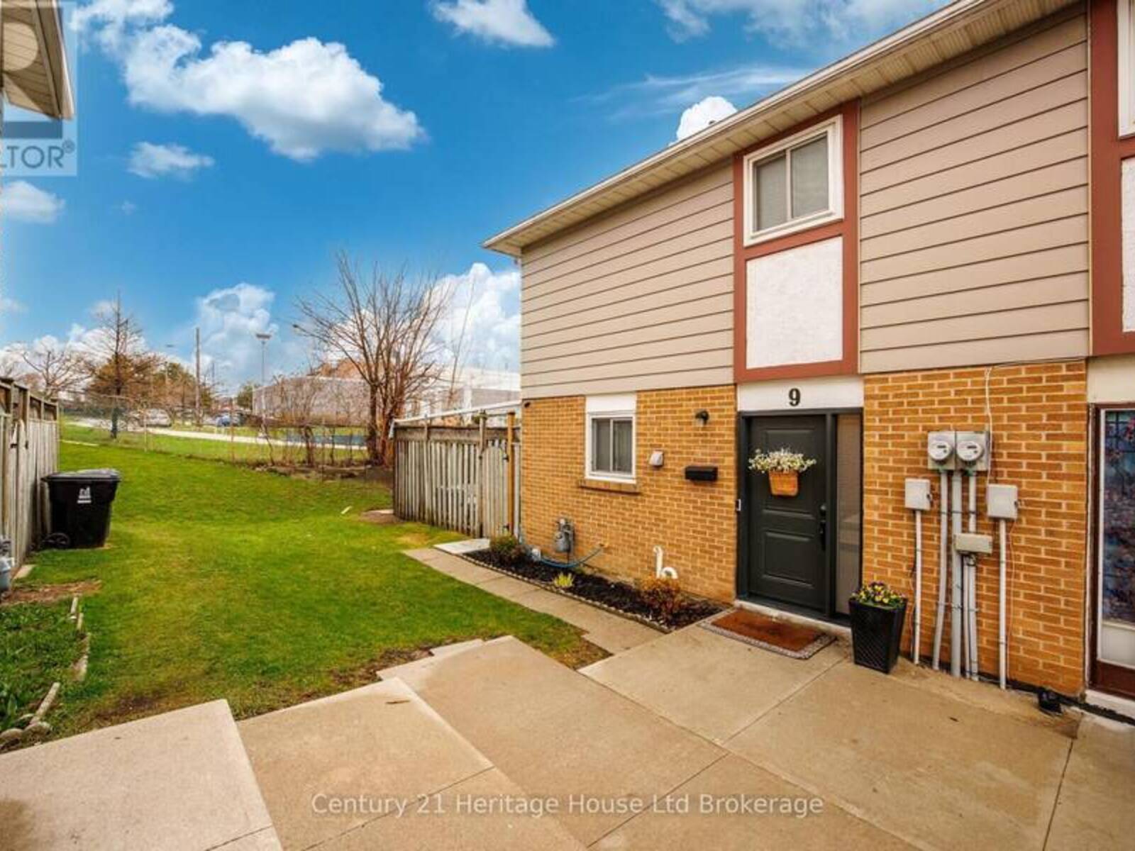 9 SAN VITO WAY, Toronto, Ontario M3L 2G7