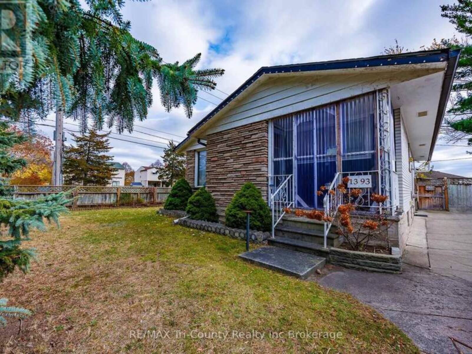 1393 THORMAN DRIVE, Cambridge, Ontario N3H 1A1