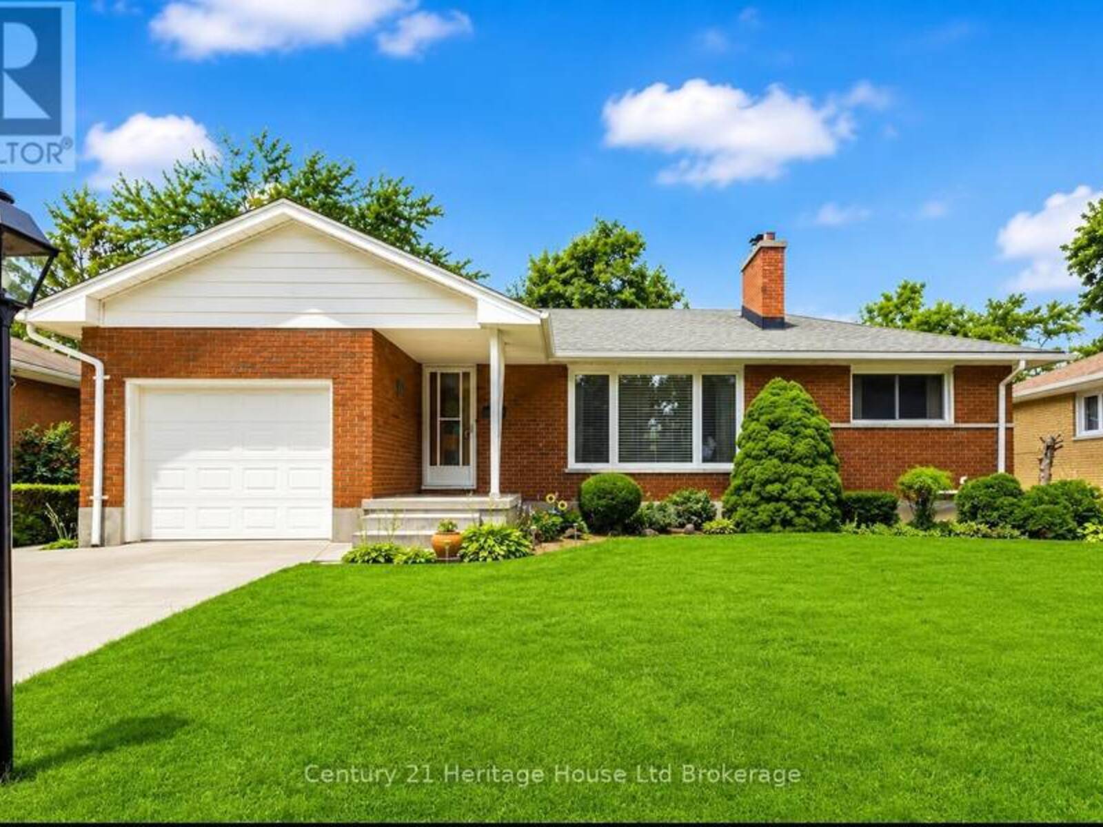 26 DEVERON CRESCENT, London, Ontario N5Z 4B1