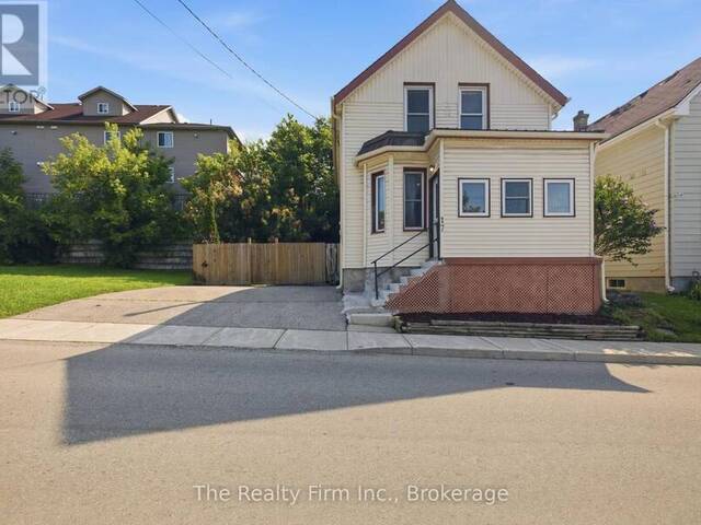 17 DOUGLAS STREET Woodstock Ontario, N4S 2Y1 - 3 Bedrooms Home For Sale
