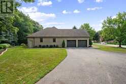 2 WHISPERING PINE LANE | Tillsonburg Ontario | Slide Image Four