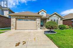 402 FAIRWAY ROAD | Woodstock Ontario | Slide Image Two