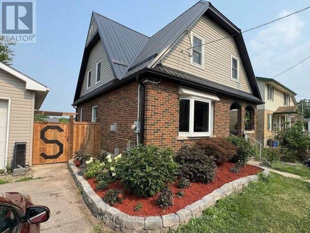 87 BAY STREET Woodstock Ontario, N4S 3K7 - 4 Bedrooms Home For Sale