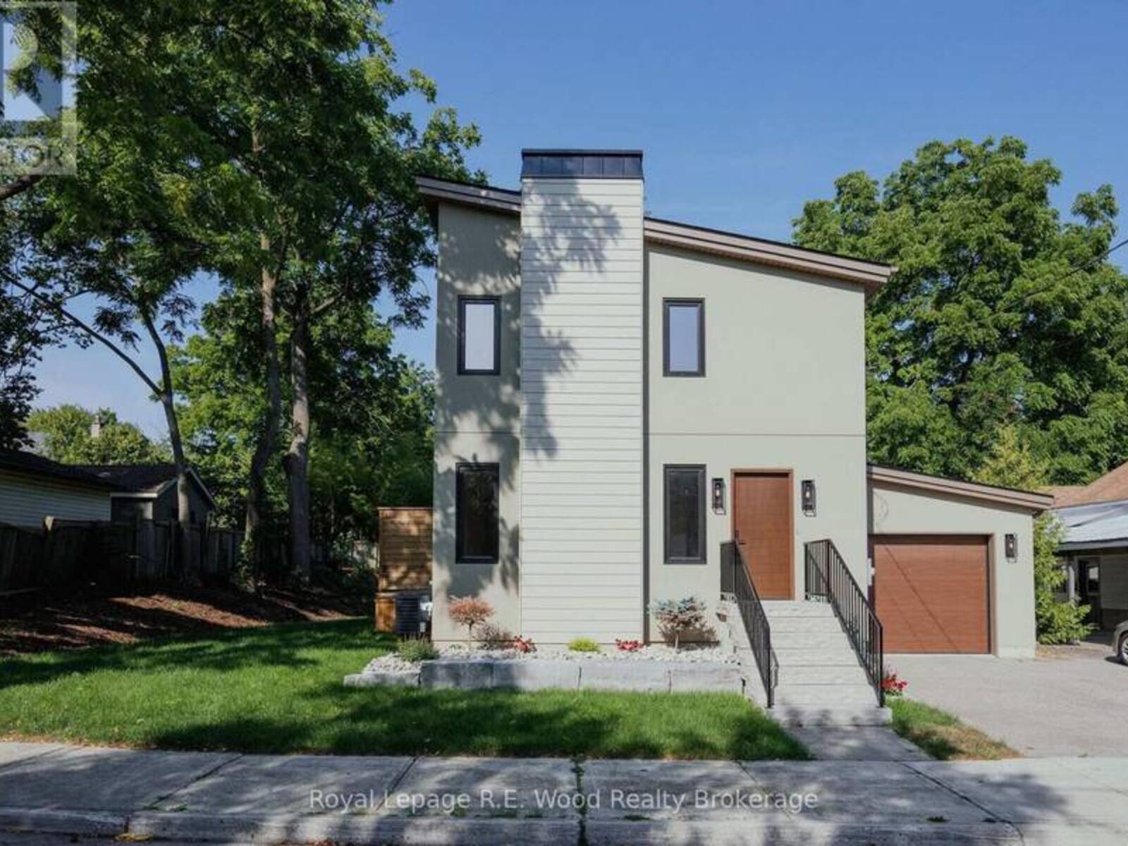 14 LUNDY LANE, London, Ontario N6C 3G5