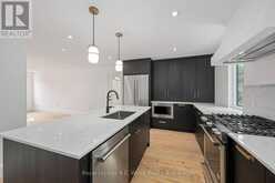 14 LUNDY LANE | London Ontario | Slide Image Thirteen