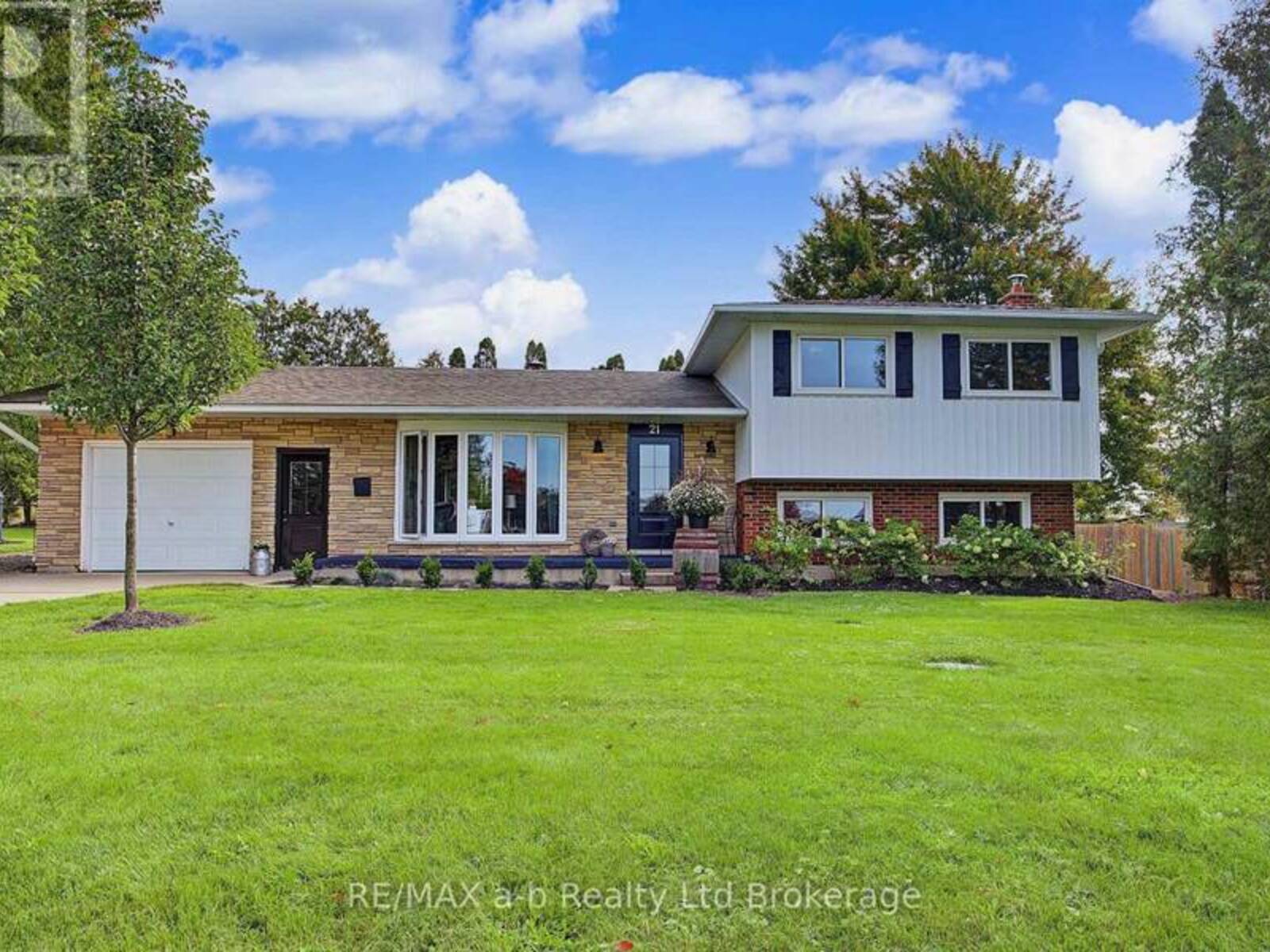 21 PEGGY AVENUE, South-West Oxford, Ontario N0J 1N0