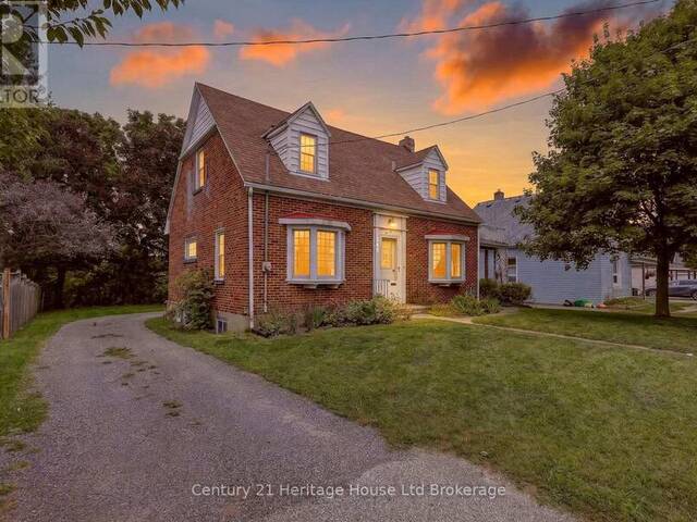 143 CHARLES STREET E Ingersoll Ontario, N5C 1J9 - 2 Bedrooms Home For Sale