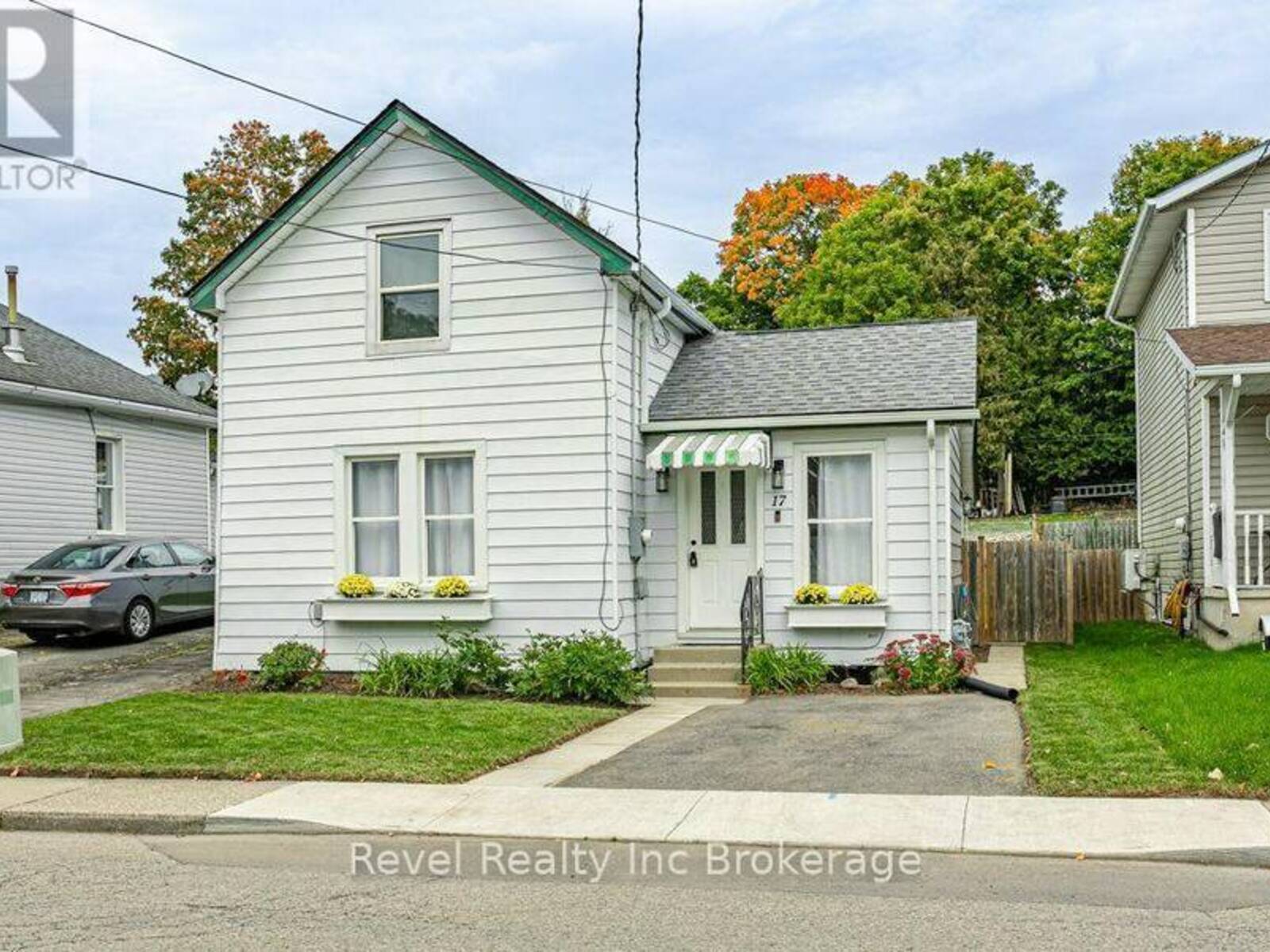 17 DOVER STREET, Woodstock, Ontario N4S 3L7
