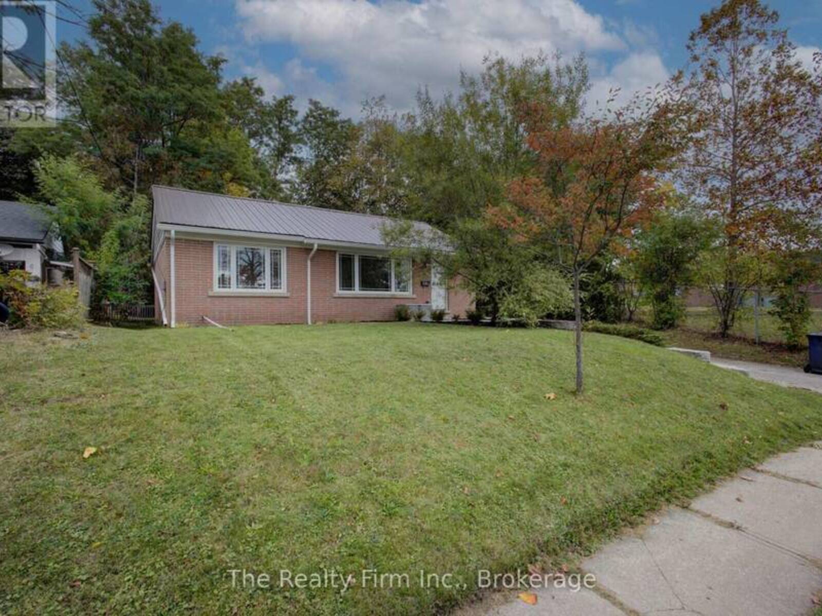 15 DUMBARTON STREET, Guelph, Ontario N1E 3T4