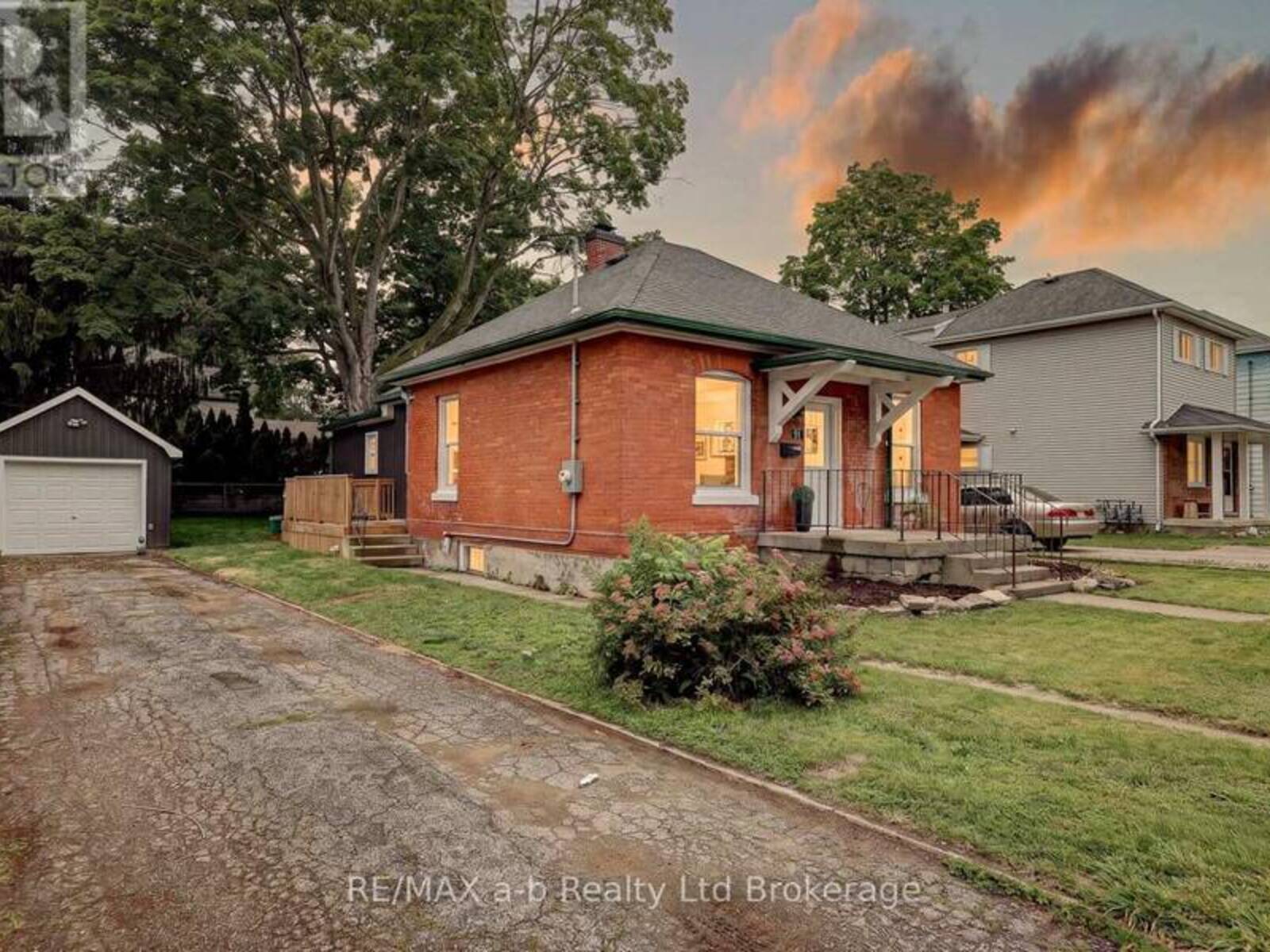 91 WINNIETT STREET, Woodstock, Ontario N4S 5Z6