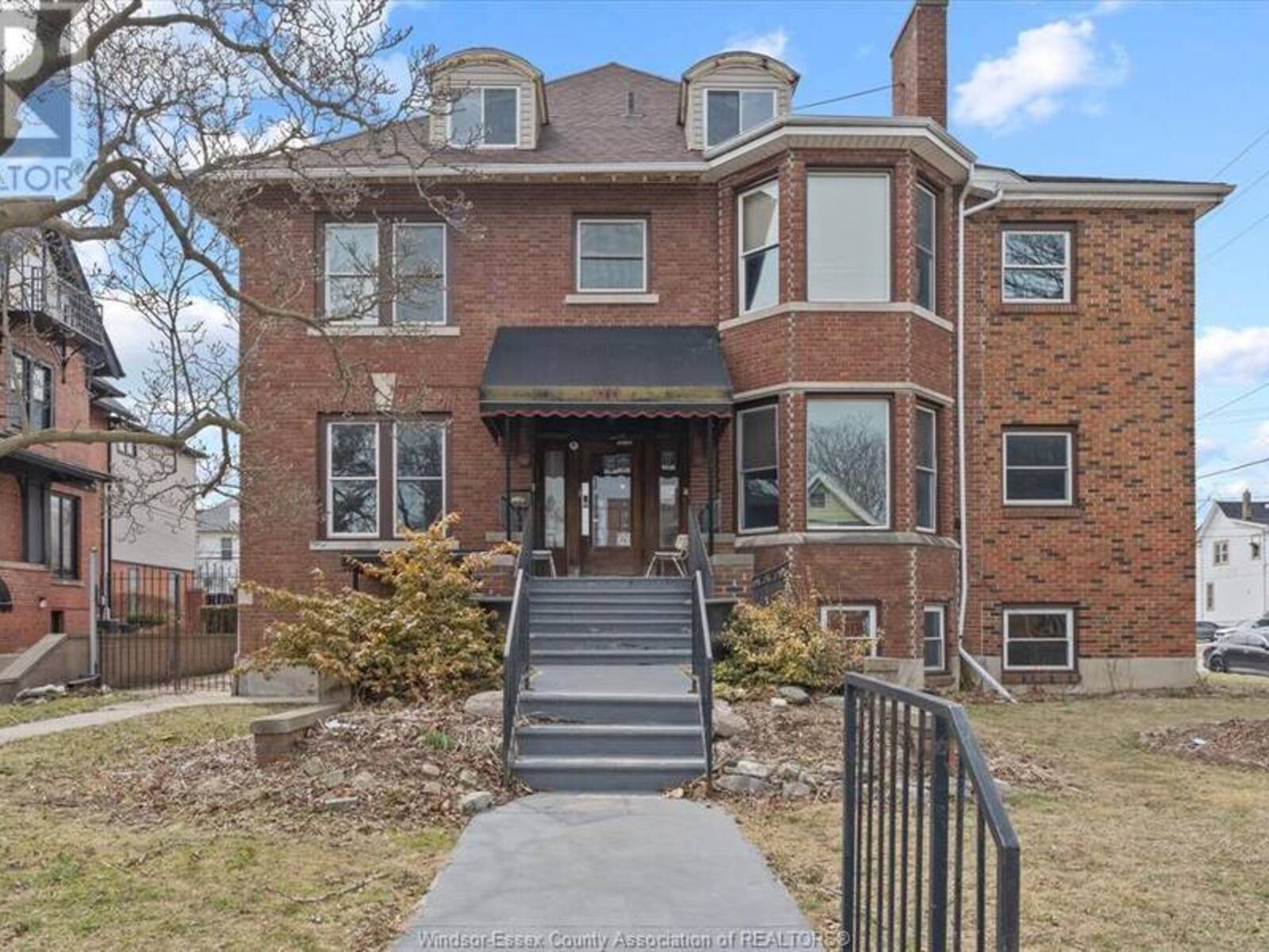 801 VICTORIA, Windsor, Ontario N9A 4N5