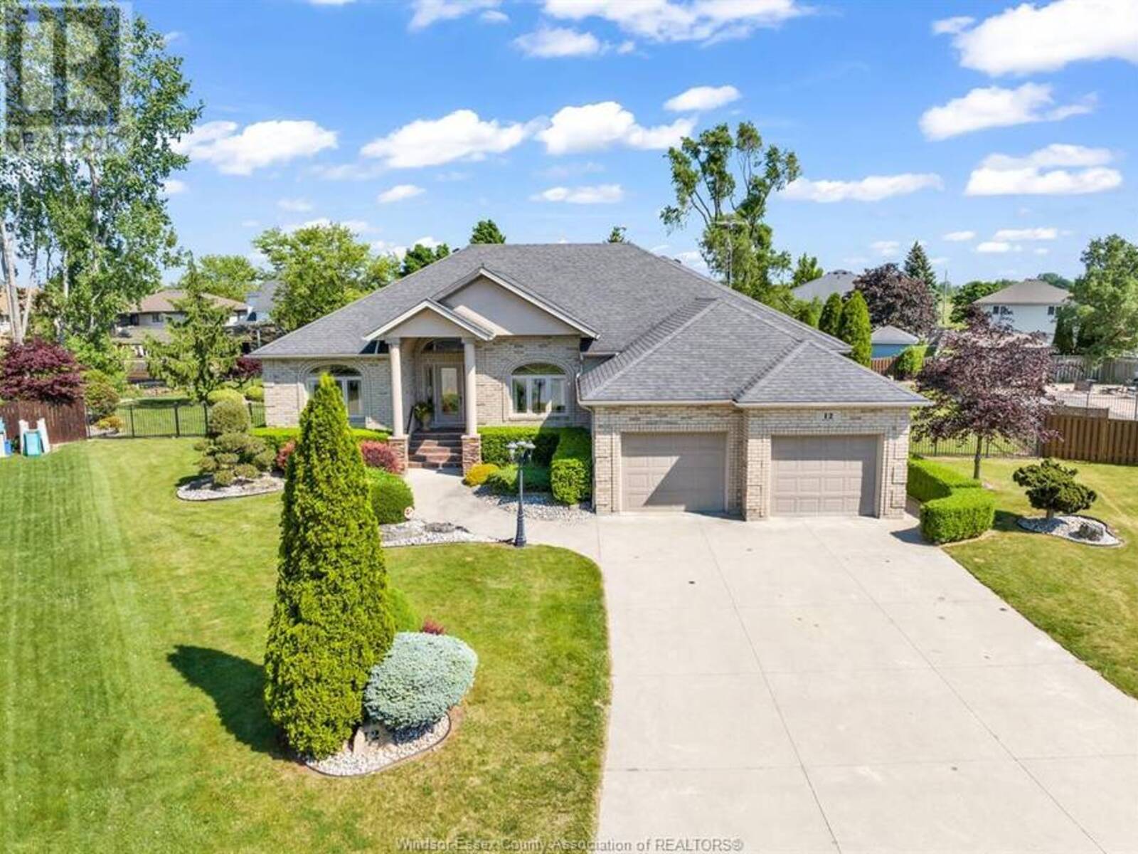 12 Sherway COURT, Leamington, Ontario N8H 5K3