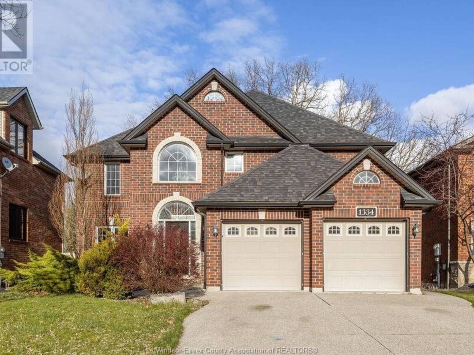 1334 LAKEVIEW, Windsor, Ontario N8P 1P1