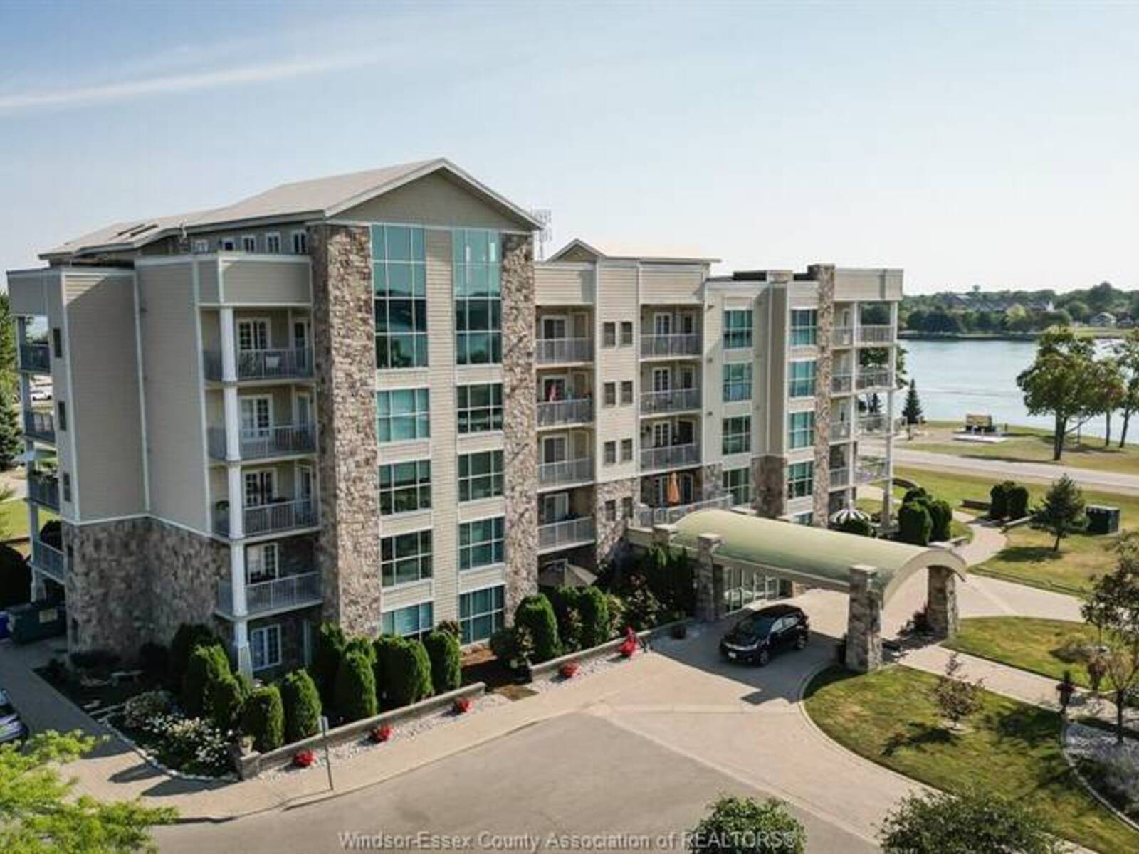 34 BOBLO ISLAND BOULEVARD Unit# 207, Amherstburg, Ontario N9V 0C4