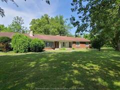 299 GOSFIELD TOWNLINE Essex Ontario, N8M 2X5