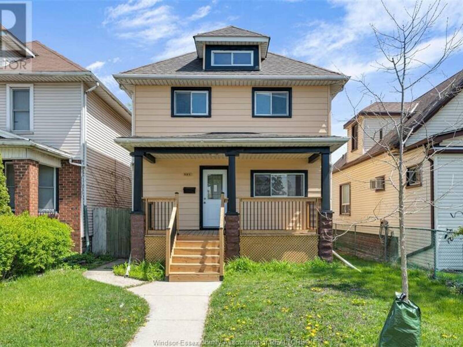 964 HALL, Windsor, Ontario N9A 2M5