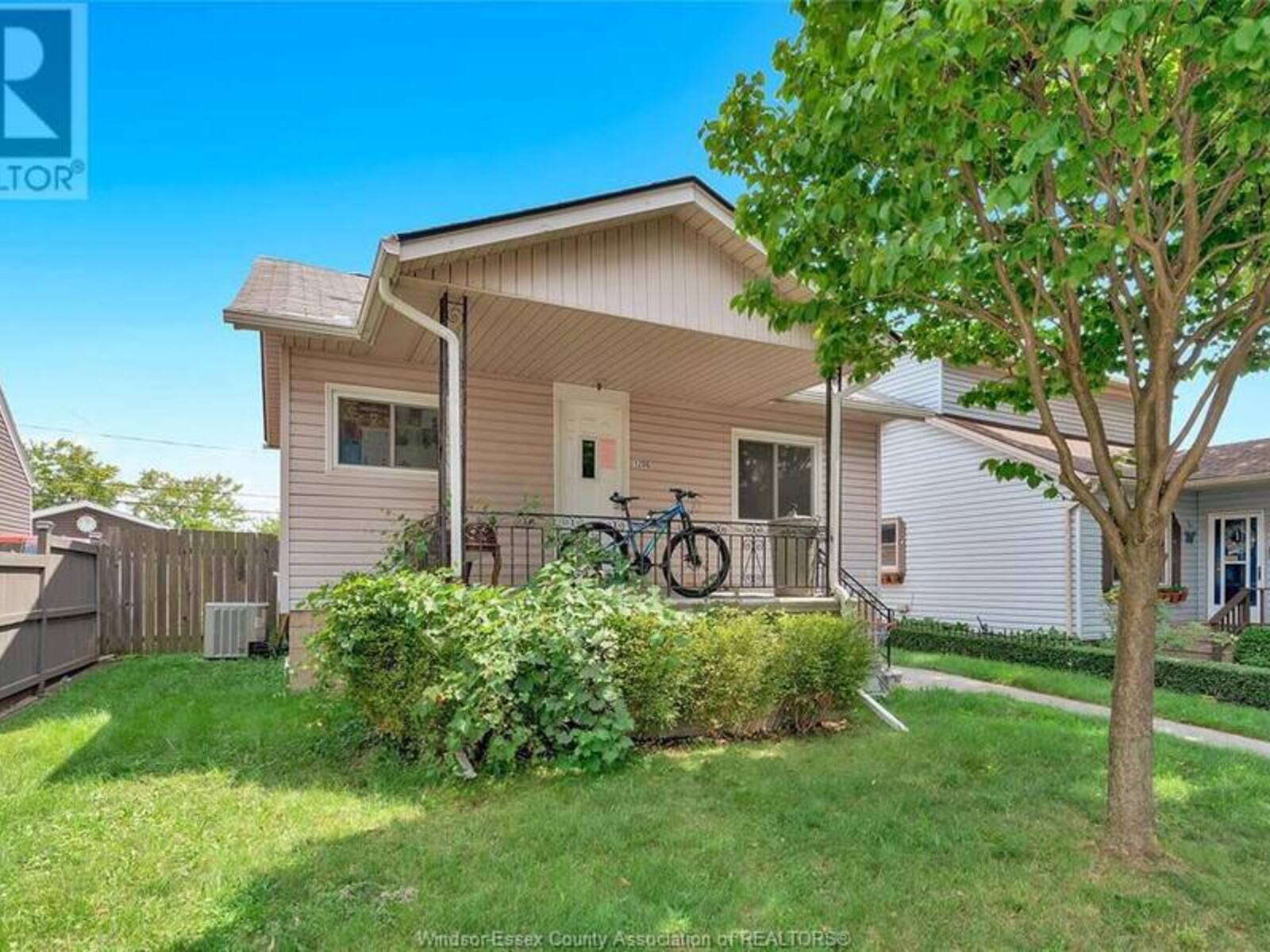 1206 MCKAY AVENUE, Windsor, Ontario N9B 2A9