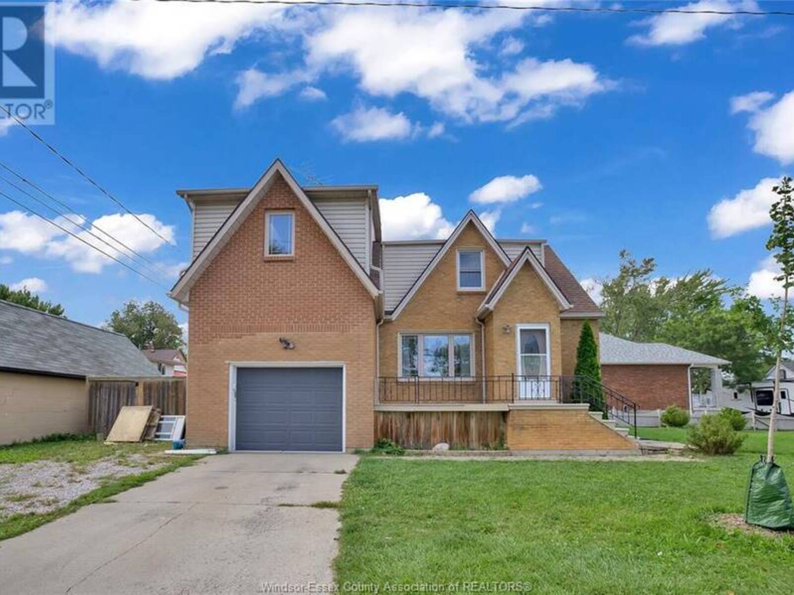 2397 CHANDLER, Windsor, Ontario N8W 4A5