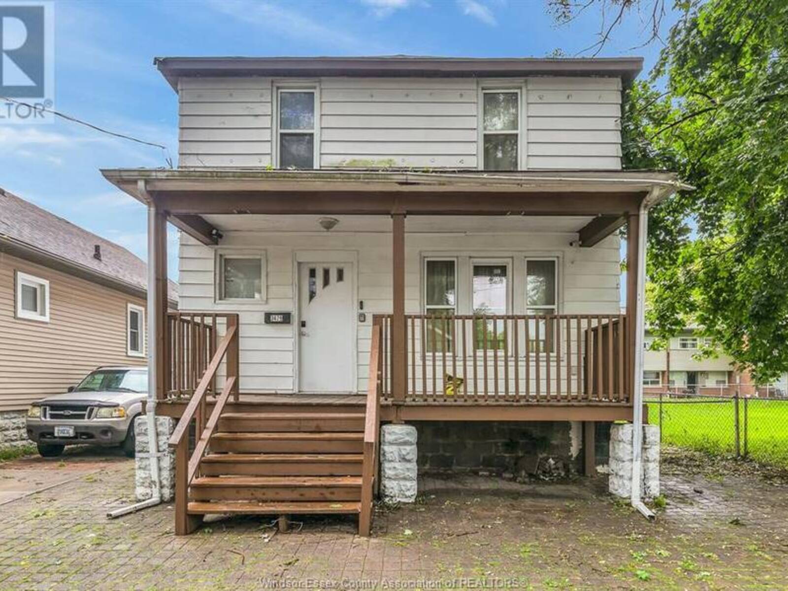 3479 HARRIS, Windsor, Ontario N9C 1N6