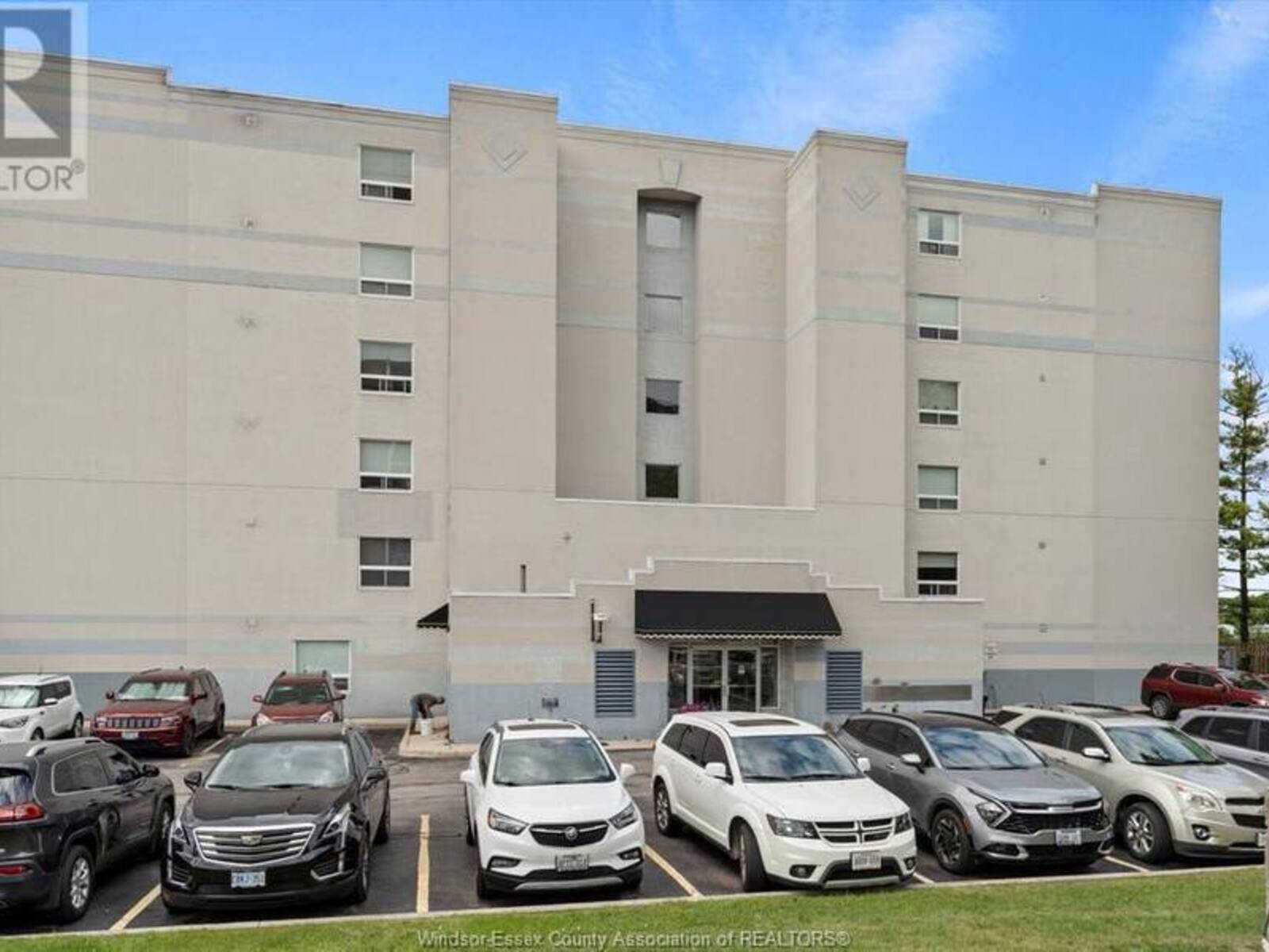 100 PICKERING Unit# 403, Amherstburg, Ontario N9V 4A8