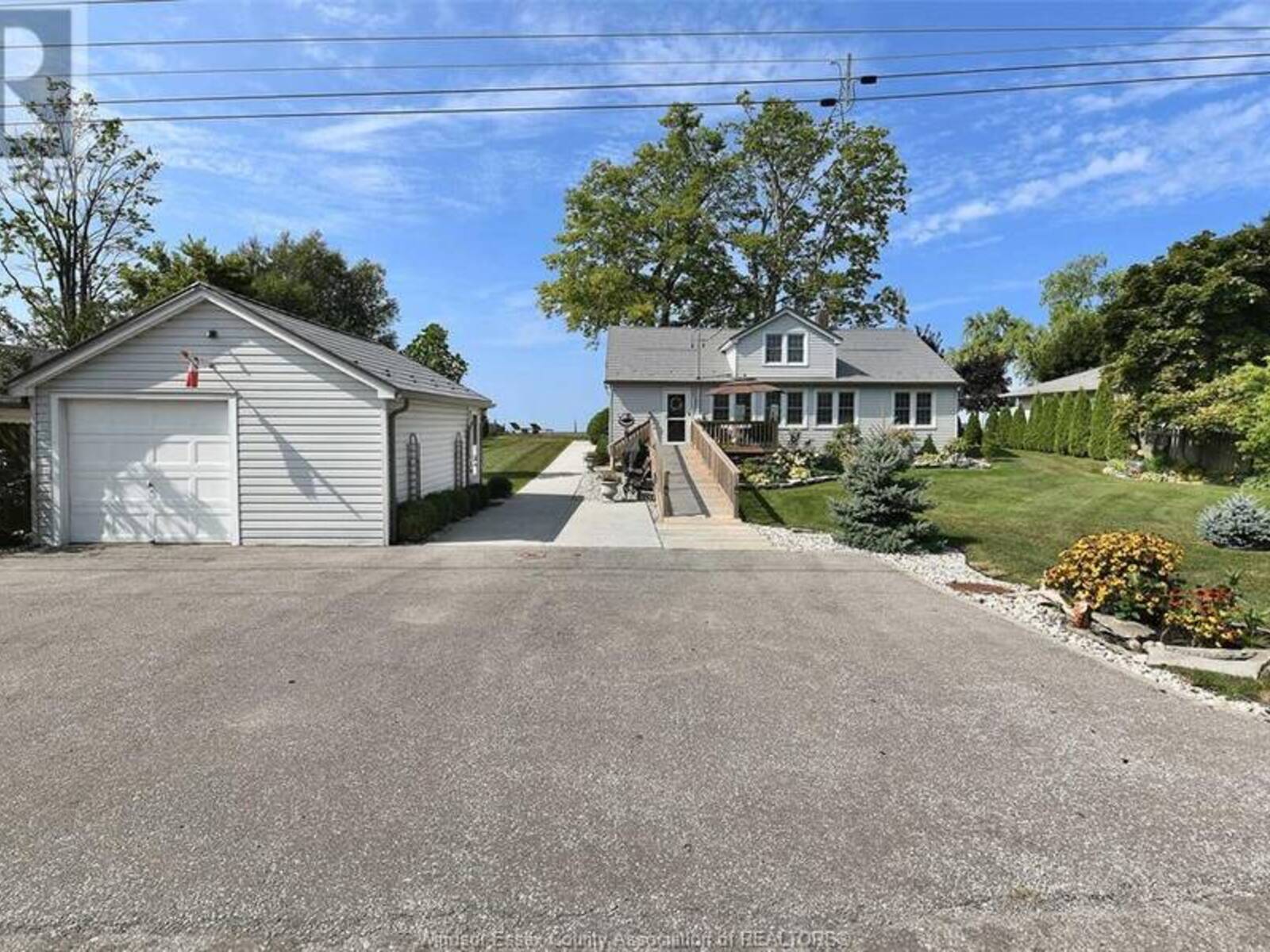 818 POINT PELEE DRIVE, Leamington, Ontario N8H 3V4